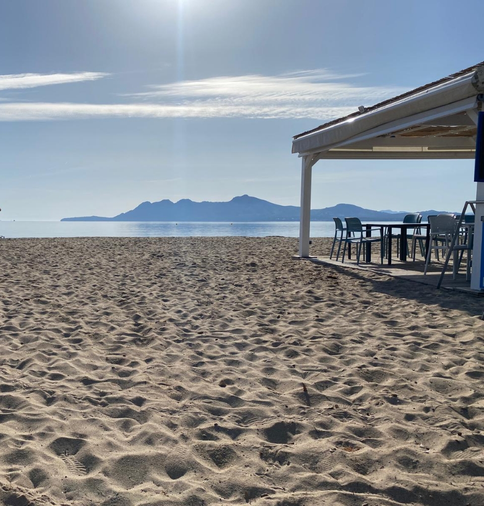 Beach Bar Embat – Bebidas y tapas frente al mar en Puerto de Pollença