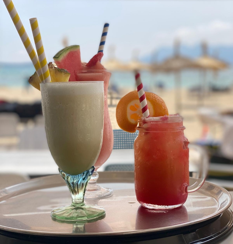 Beach Bar Embat – Bebidas y tapas frente al mar en Puerto de Pollença