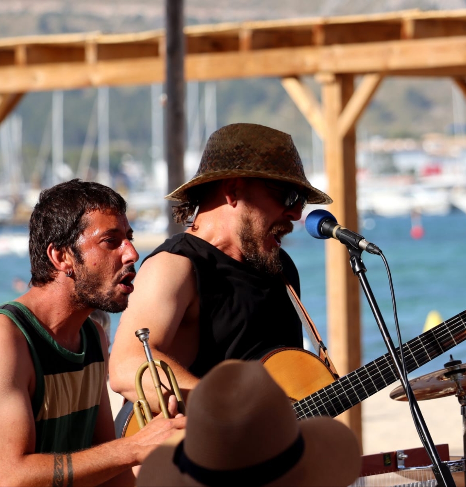 Beach Bar Embat – Bebidas y tapas frente al mar en Puerto de Pollença