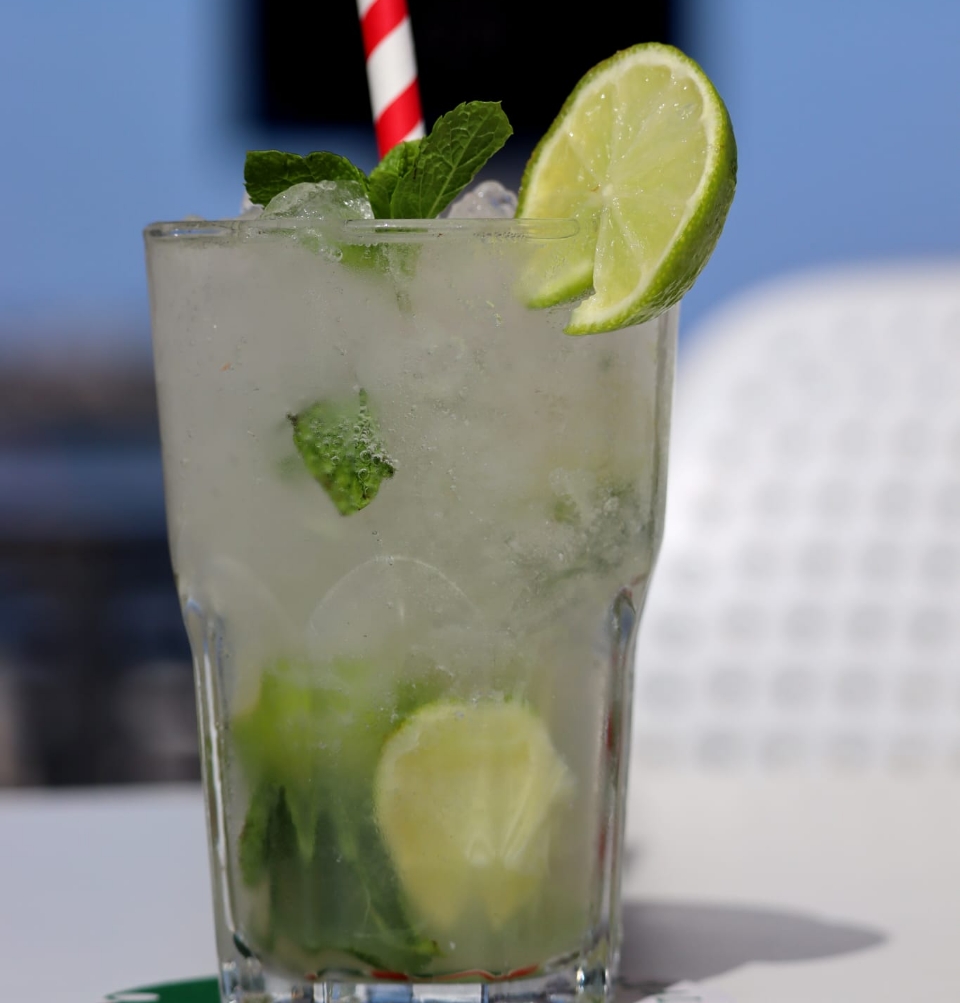Beach Bar Embat – Bebidas y tapas frente al mar en Puerto de Pollença